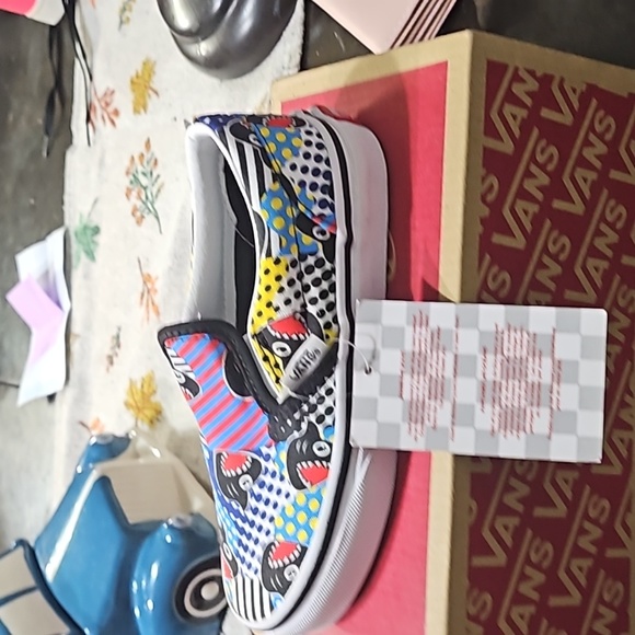 Brand new classic slip on vans shark week themed size 12 kids sneaker shoe - Picture 8 of 11